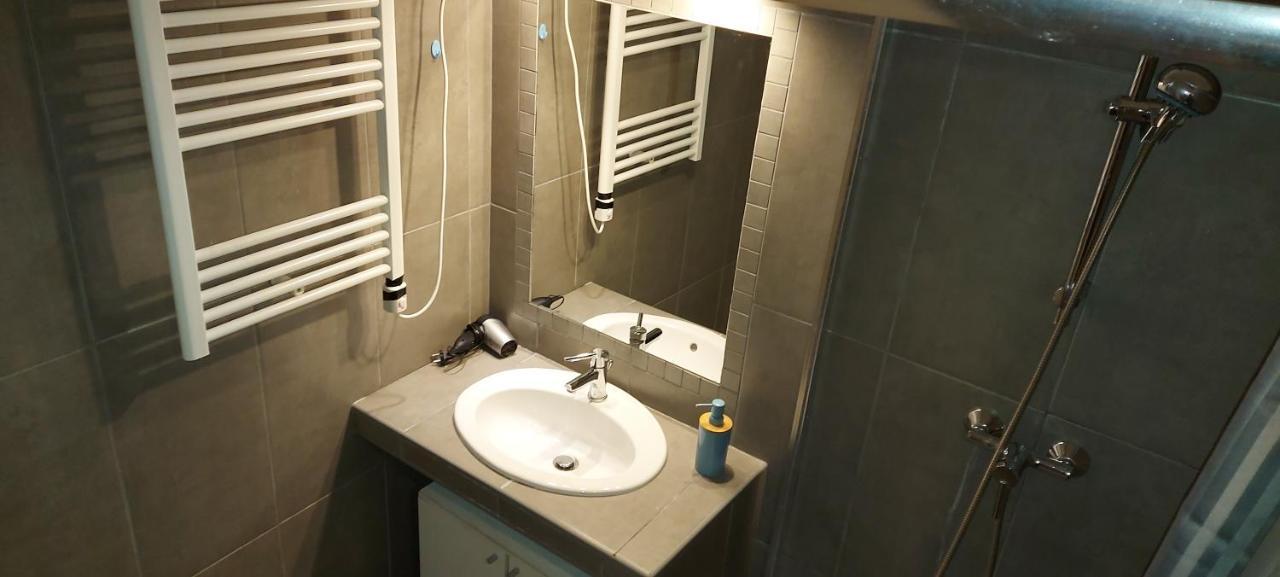 The Only Way Is Up! Apartment บูดาเปสต์ ภายนอก รูปภาพ